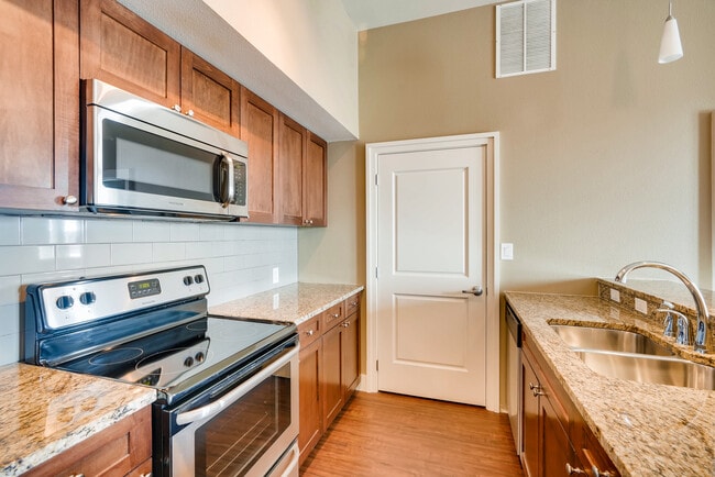 928 Travis Ave Unit 204