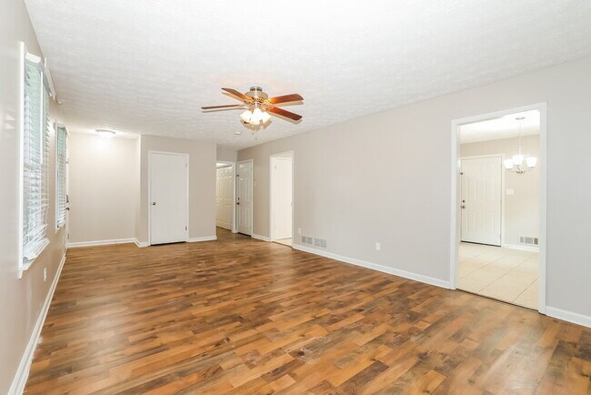 Photo - 3872 Cloudland Dr
