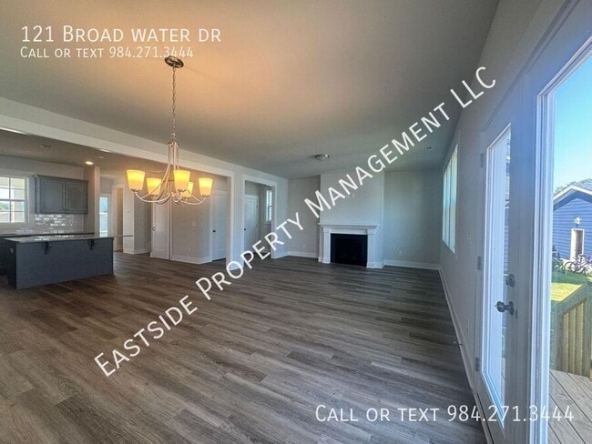 Photo - 121 Broadwater Dr