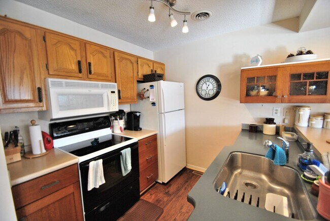 Photo - 74 Lakeshore Ct