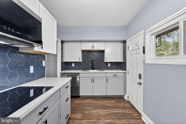 Photo - 136 5th Ave