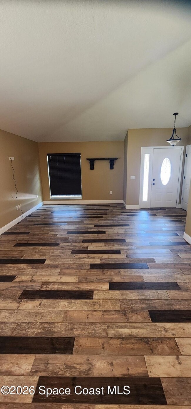 428 Heathrow Cir