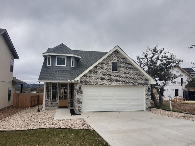 Building Photo - Kerrville, TX  Custom Build Home Ready for Immediate Move In
