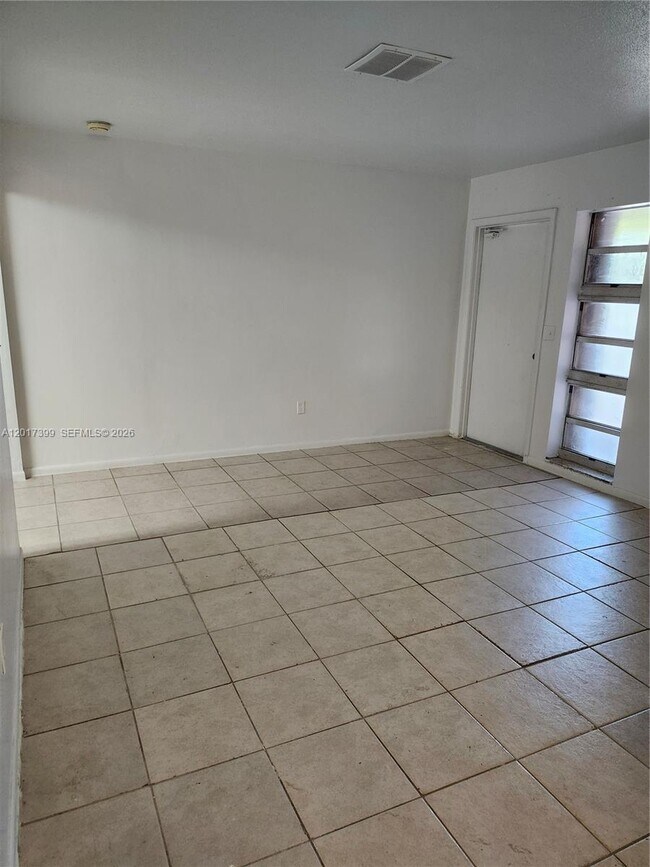 Photo - 3901 SW 51st St Unidad 3903