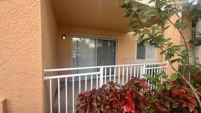 Photo - 191 SW Palm Dr Unit 105