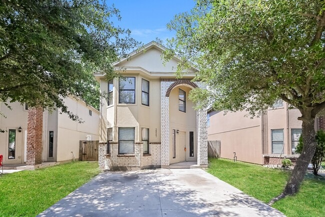Building Photo - 2923 La Estancia Ln Rental