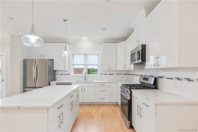 Photo - 179 Adelphi Ave