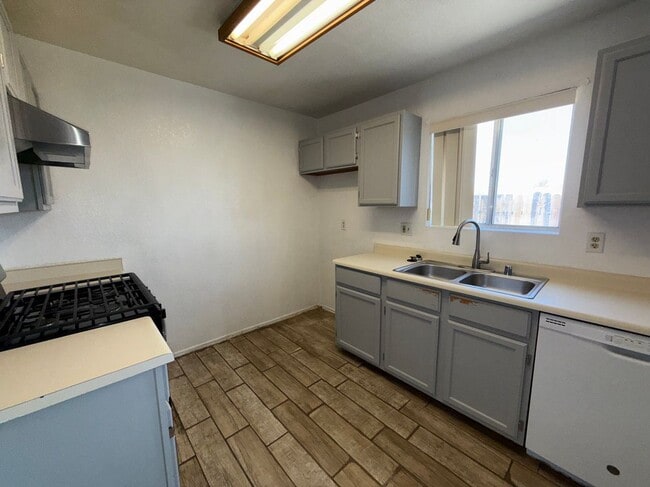 Photo - 807 Gemstone Ave Unit 4