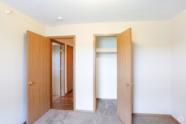 2 HAB, 2 BA: 1038 ft² - Folsom Ridge