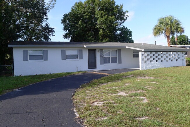Photo - Rare 4-Bedroom Single-Family in Sky Lake close to Florida Mall