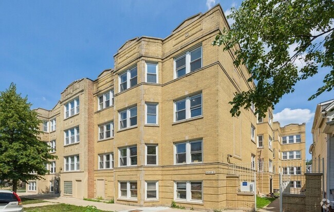 Building Photo - 3049 N Spaulding Ave Unit 3E Rental