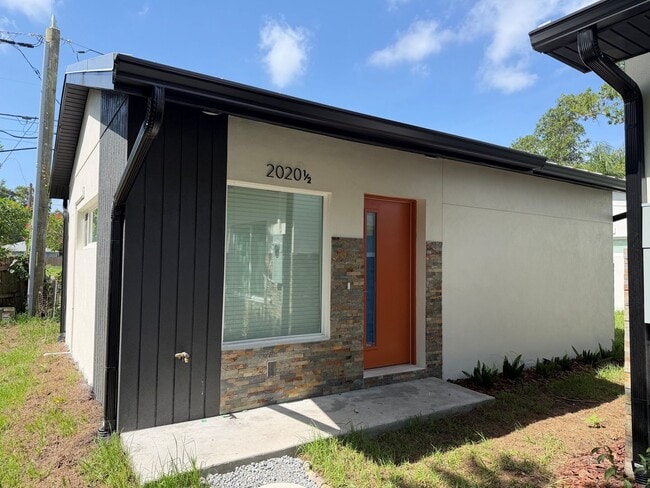 Building Photo - 2020 1/2 14TH AVE S