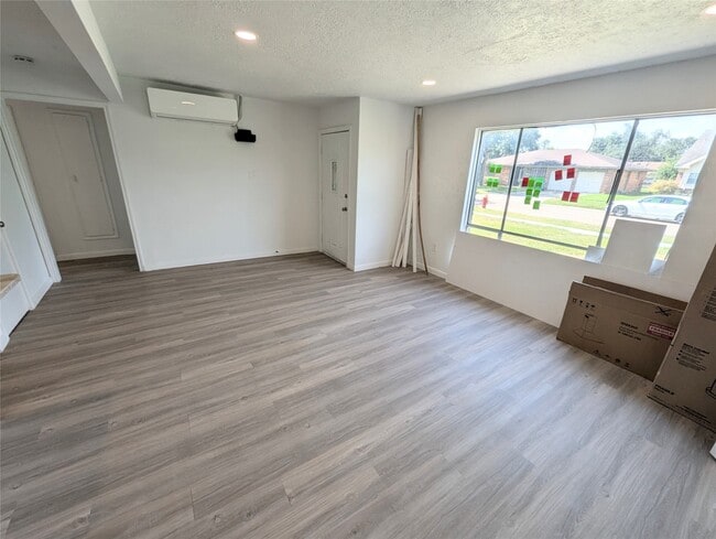 Photo - 2911 Huckleberry Ln