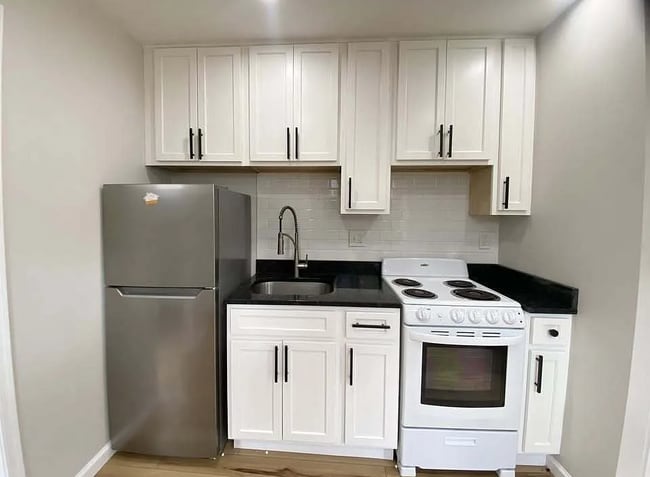 Building Photo - 243 E Fayette St Unit 2