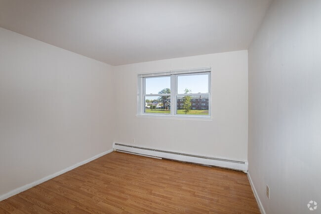 2BR, 1BA - 860SF -Bedroom