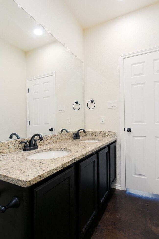 New Braunfels 3 bedroom Luxury Duplex Rental House Rental in New