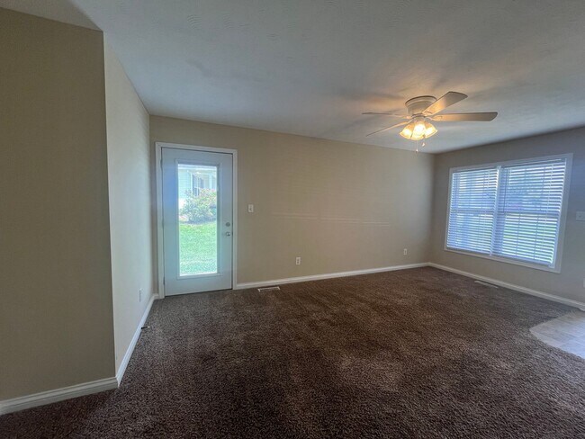 Photo - 305 Kenlee Cir Unit Apt B