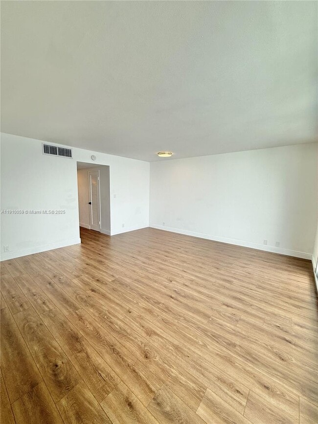 Photo - 1000 West Ave Unidad 520