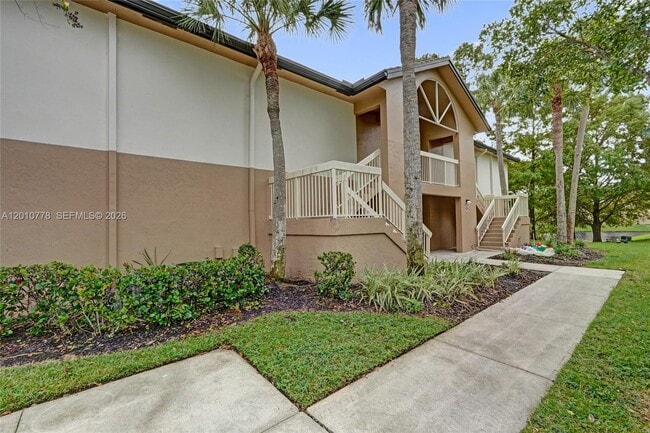Building Photo - 9901 Westview Dr Unit 325