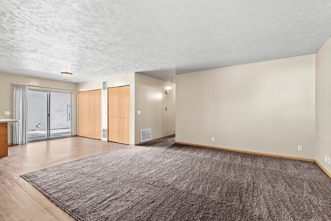 Photo - 520-522 Lamont Unit 522
