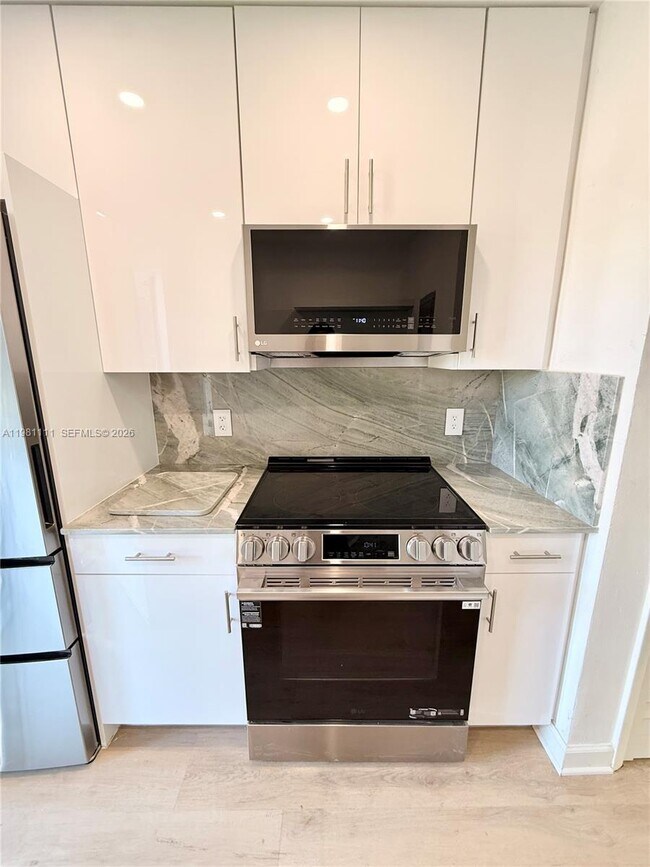 Photo - 6815 Edgewater Dr Unit 309