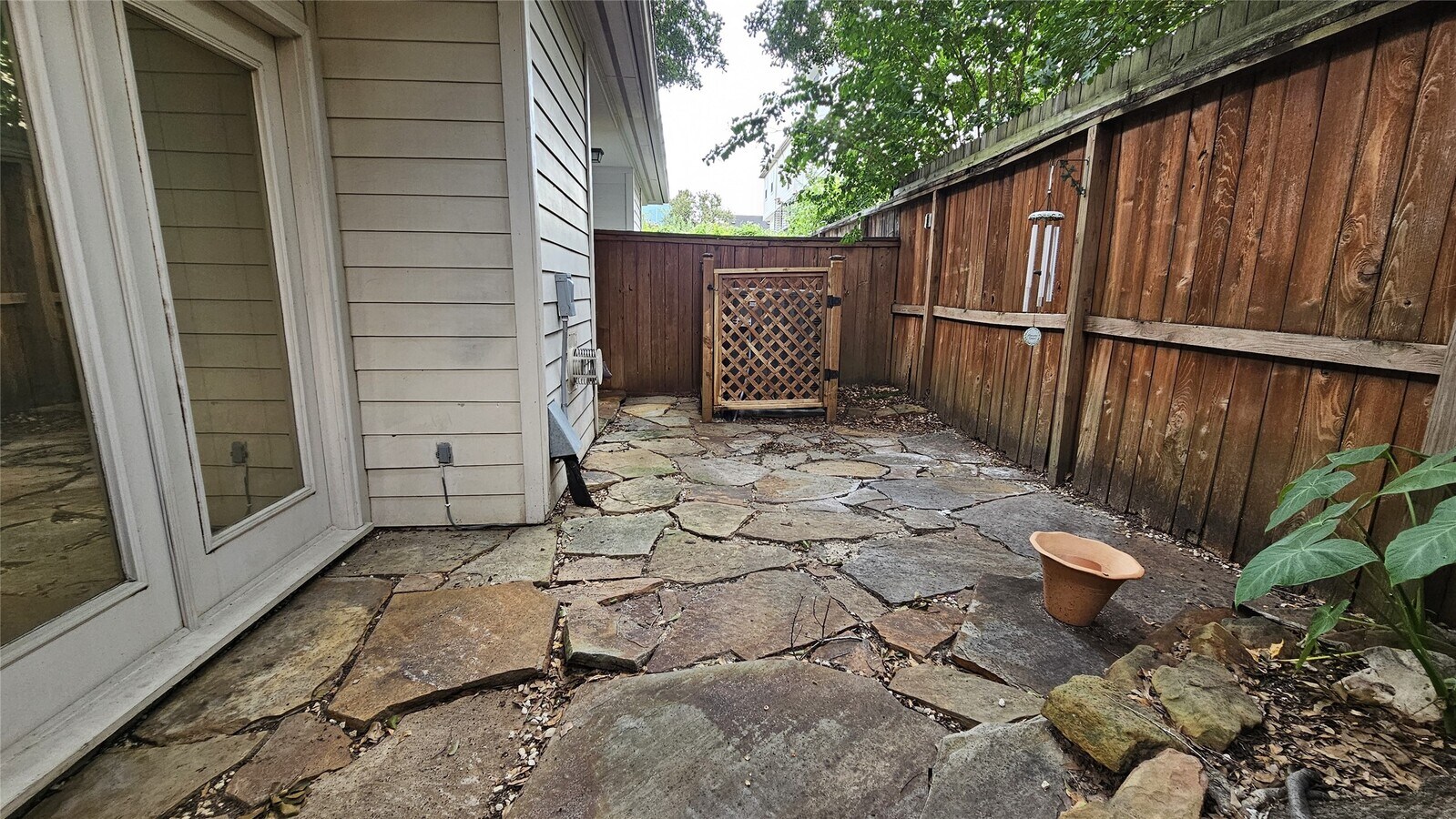 Photo - 305 Reinicke St