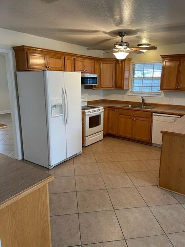 CUTE HOME in a GREAT LOCATION!! 3 Bedroom Rental House Rental in