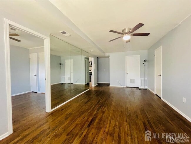 Photo - 128 College Dr