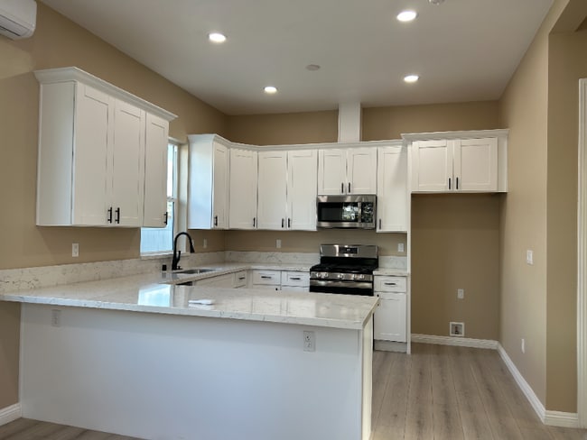 Building Photo - 201 S Mockingbird Ln