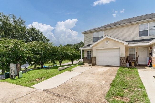 Photo - 100 Corwin Dr