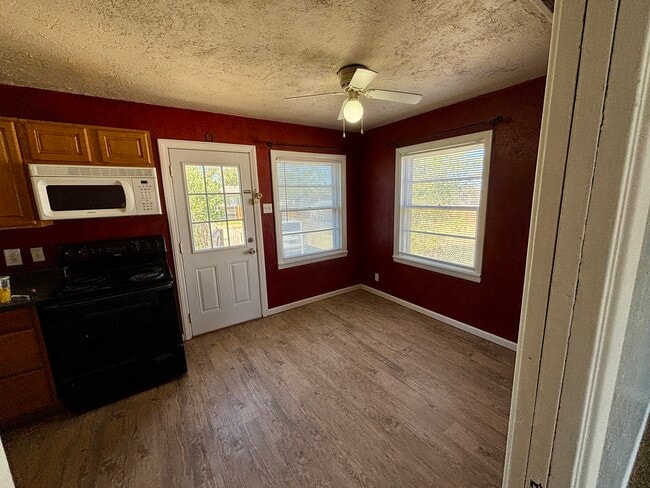 Photo - 303 N Western St