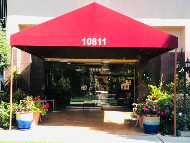 Facade - 10811 Ashton Ave