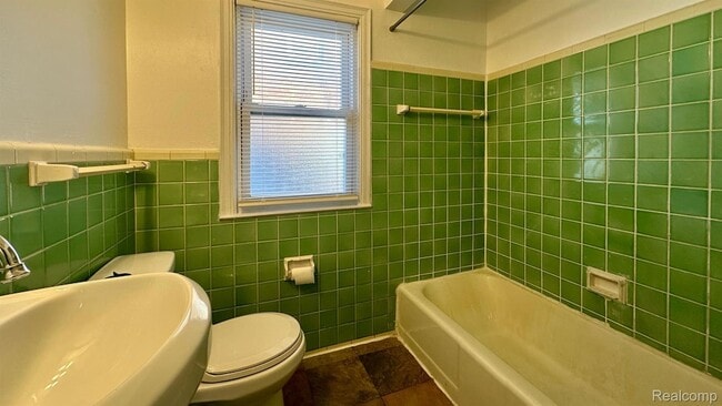 Photo - 20301 Gilchrist St