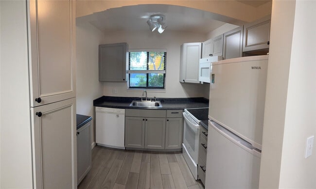 Photo - 1205 S Flagler Ave Unidad 404