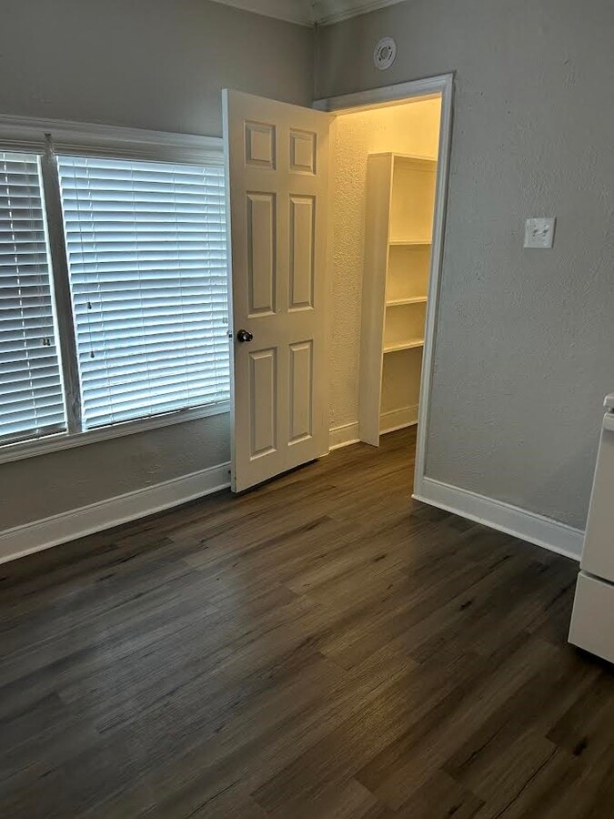 Photo - 1709 W 4th St