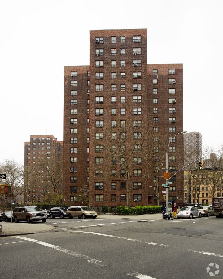 Photo - 110 E 99th St Apartments
