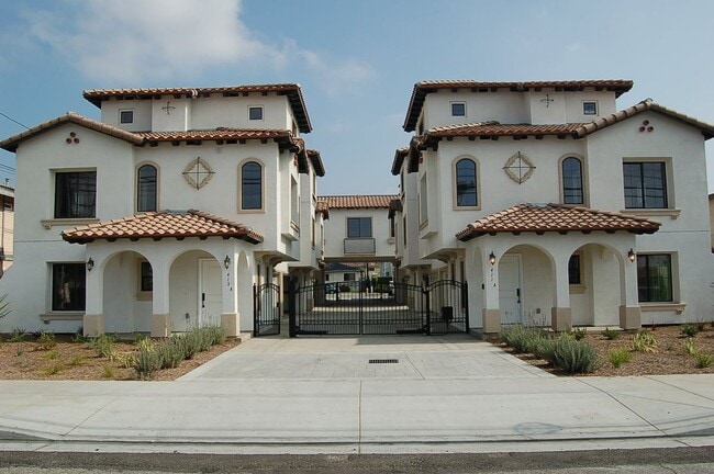 Building Photo - 425 W Duarte Rd Rental