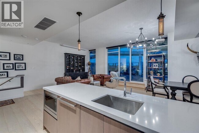 68 Smithe St Unit PH2015