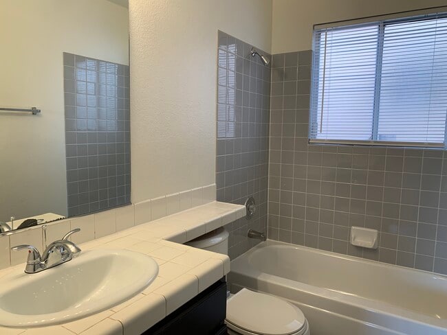 Photo - 1636 Palmae Way