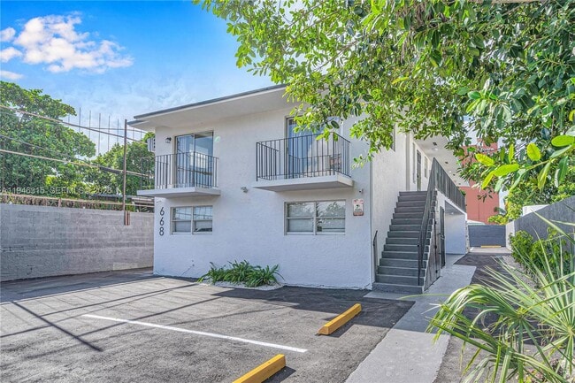 Building Photo - 668 NW 31st St Unit 1