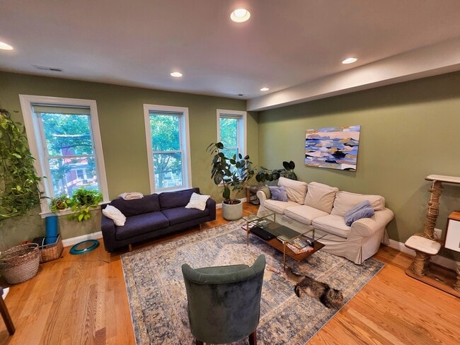 Photo - 907 Webster St NW