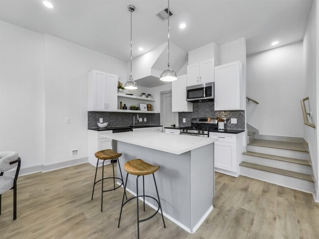 Photo - 2410 Vaughn St