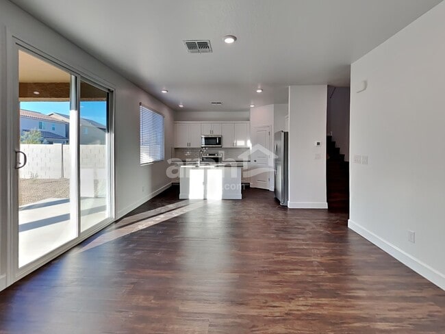 Photo - 17137 Puget Ave