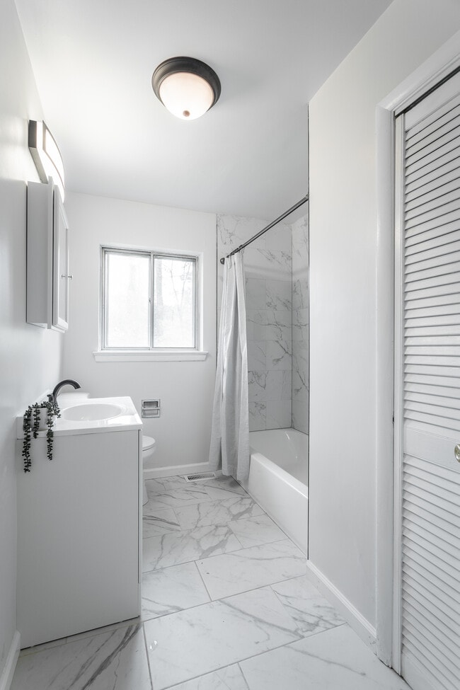 Photo - 311 Oakmont Ln