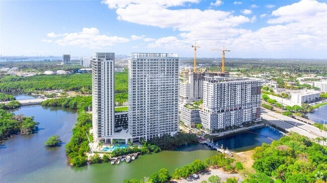 Building Photo - 16385 Biscayne Blvd Unit 404 Rental