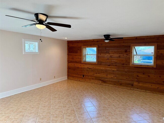 Photo - 1109 Sally Anne Dr
