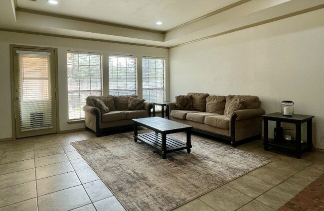 Photo - 1715 Castleford Rd