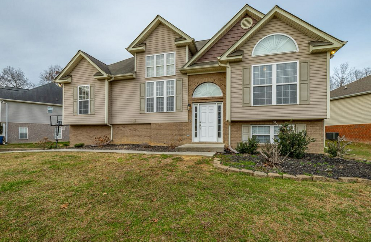 Photo - 6143 Oilskin Dr (Ooltewah, TN)