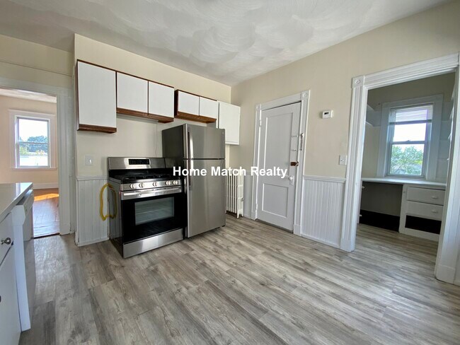 Building Photo - 14 Belknap St Unit 3