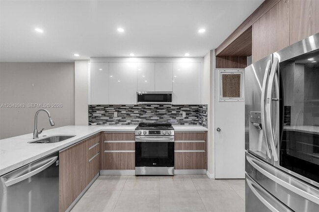 Building Photo - 2175 NE 56th St Unit 211